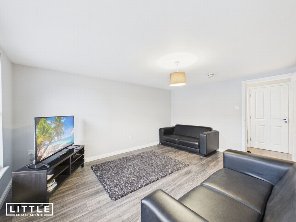 Property photo 3 of 8 Photo 6