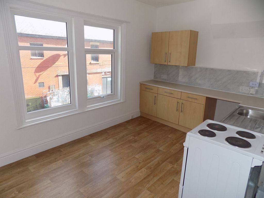 Property photo 2 of 8 Dining Kitchen