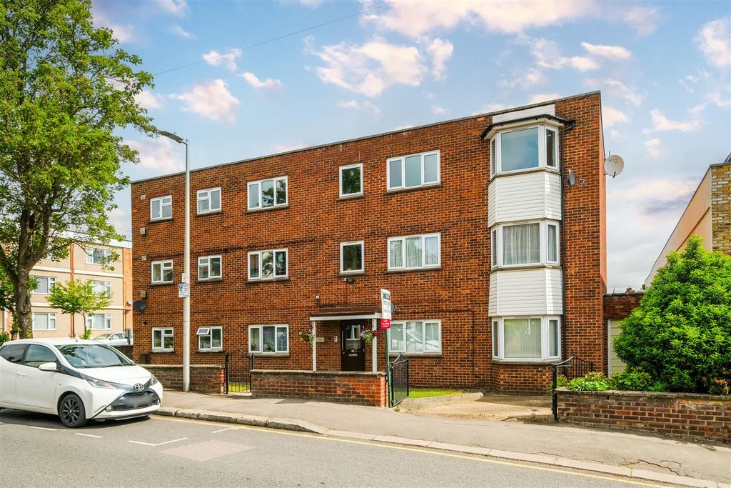 Property photo 1 of 18 6 Albert House-18.Jpg