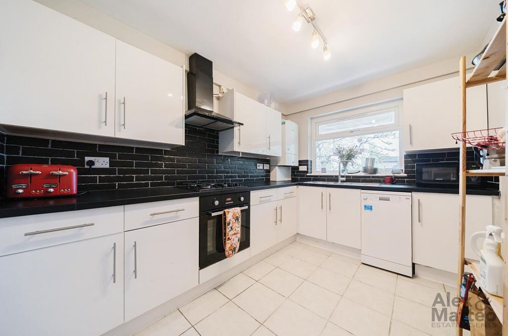 Property photo 3 of 13 Upnall House