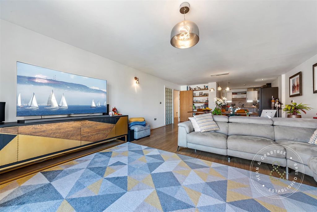 Property photo 3 of 29 Genoa-House-17.Jpg