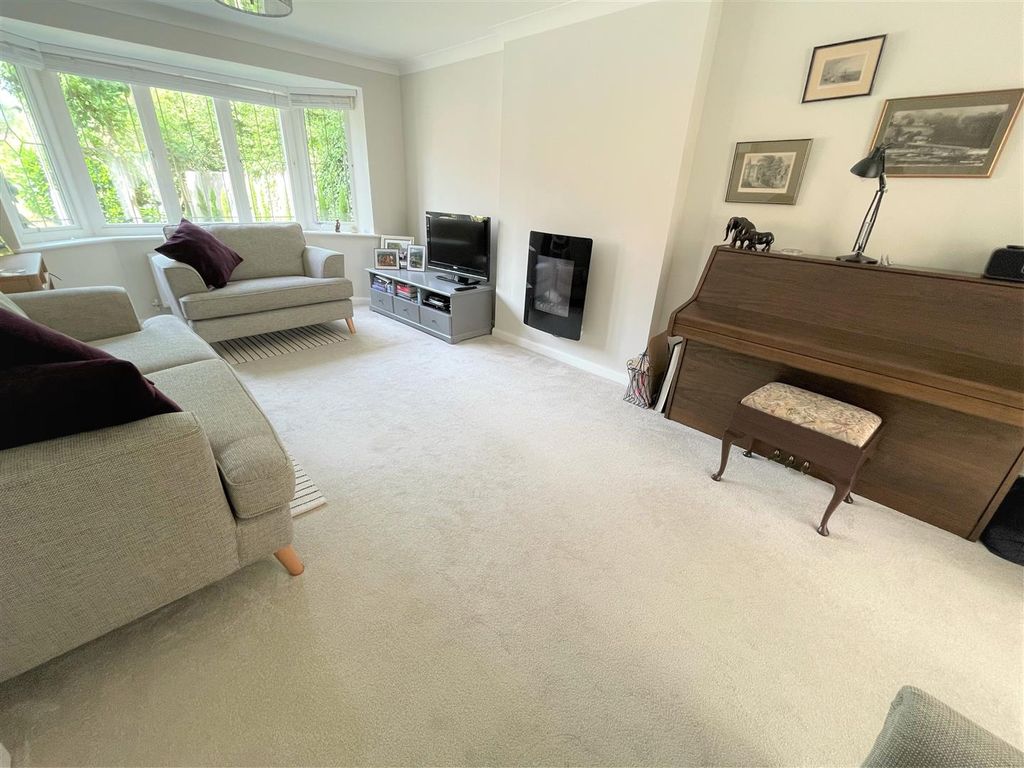 Property photo 3 of 18 Sitting Room