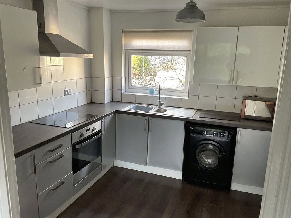 Property photo 2 of 9 Picture No. 15