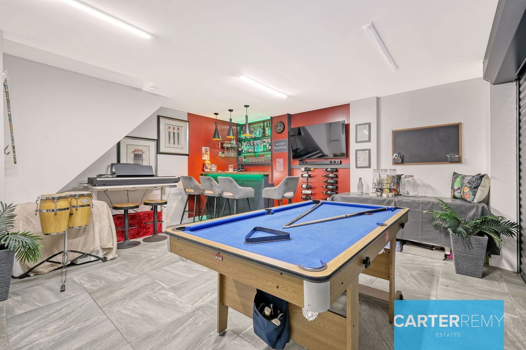Property photo 2 of 31