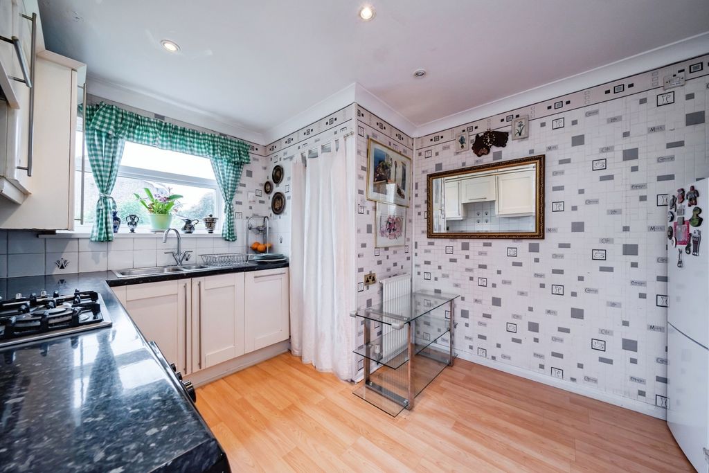 Property photo 2 of 14 Kitchen