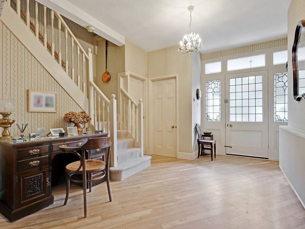 Property photo 2 of 25