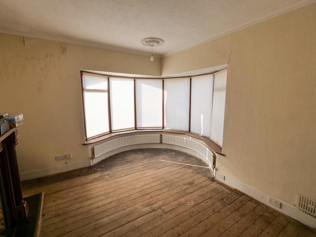 Property photo 3 of 13 Lounge