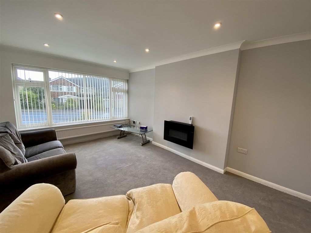 Property photo 1 of 9 12 Foxglove Rd Lounge.Jpg