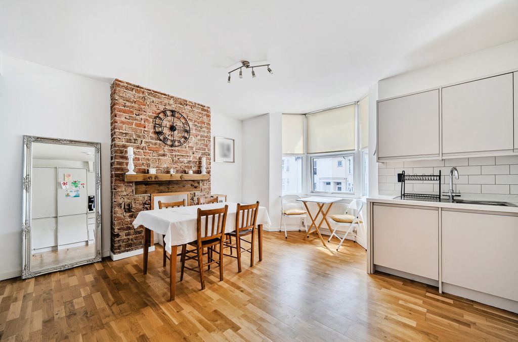 Property photo 3 of 13 1425958-15-69c12d...