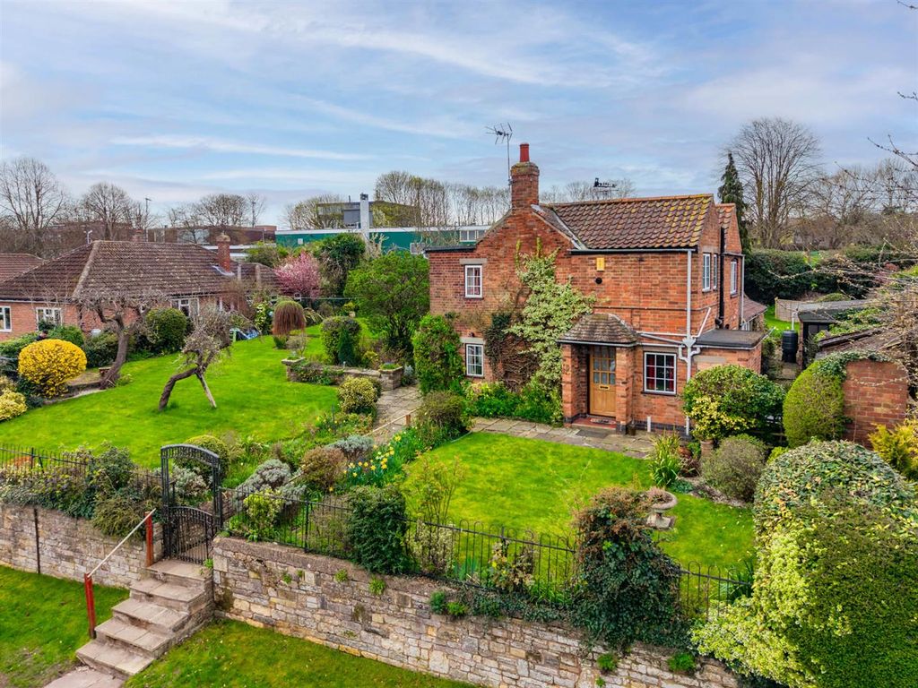 Property photo 2 of 30 12 The Banks-4.Jpg