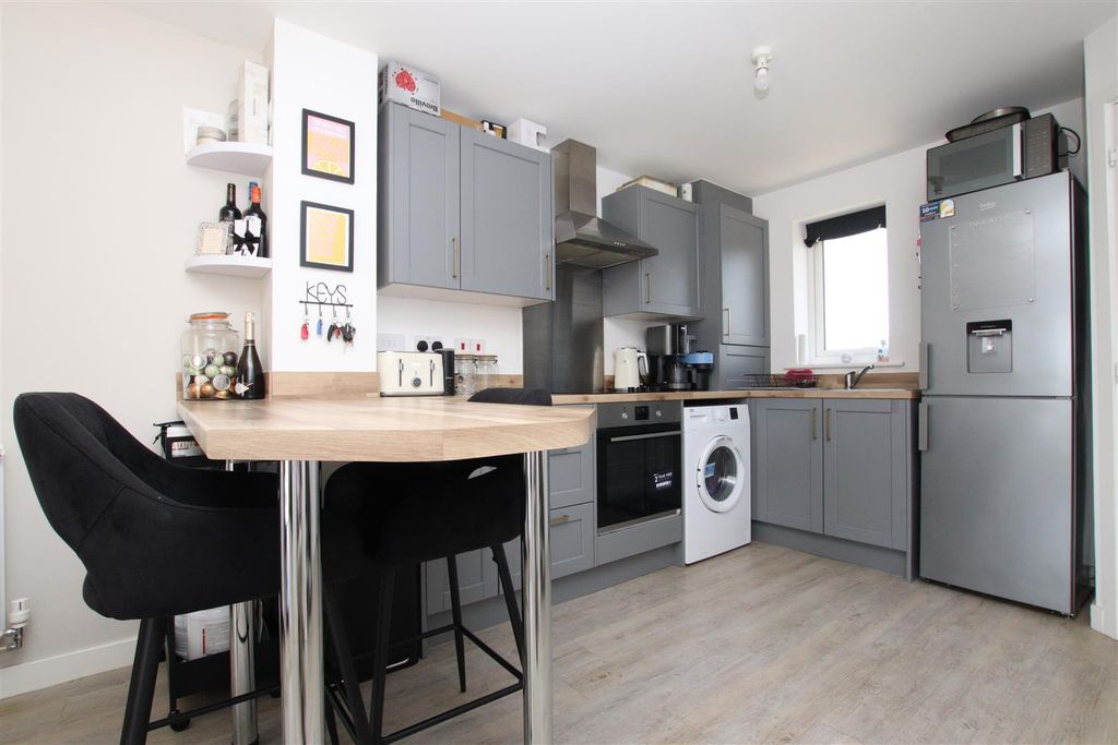 Property photo 3 of 10 Kitchen.Jpg