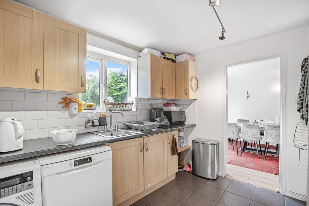 Property photo 3 of 19 Kitchen