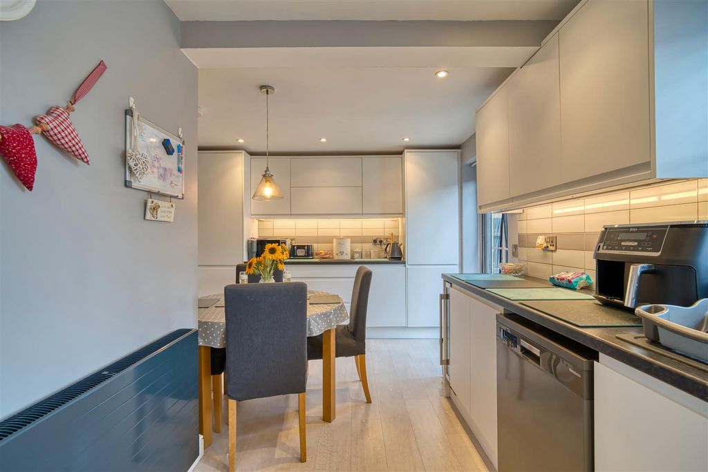 Property photo 3 of 9 Kitchen Diner