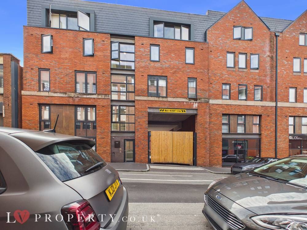 Property photo 1 of 8 Giraffe360-Still008