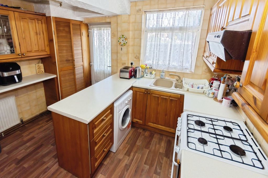 Property photo 2 of 20 Pbox-Img.Jpg