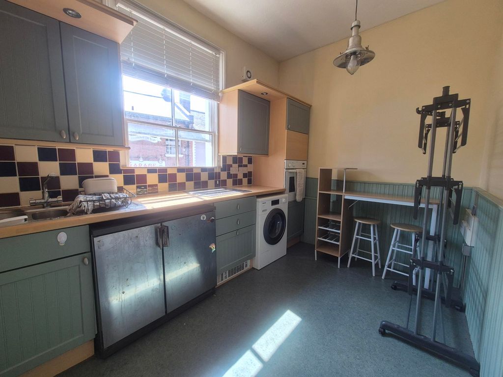 Property photo 2 of 6 Kitchen