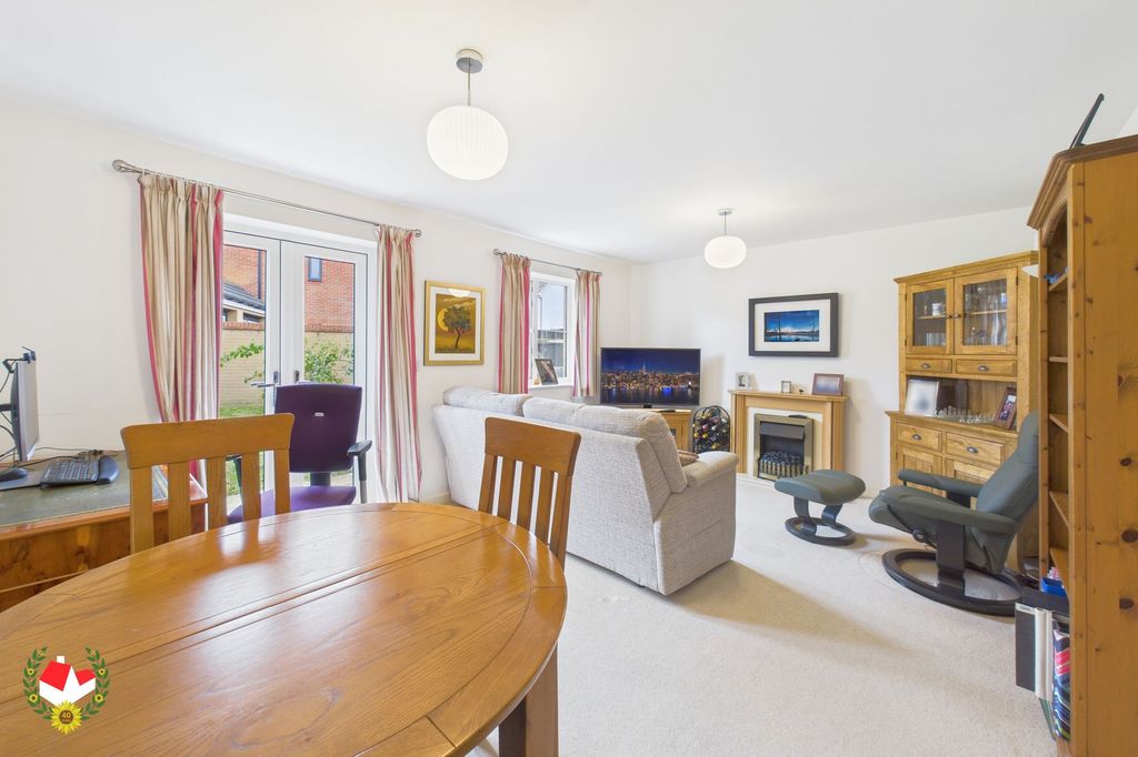 Property photo 2 of 12