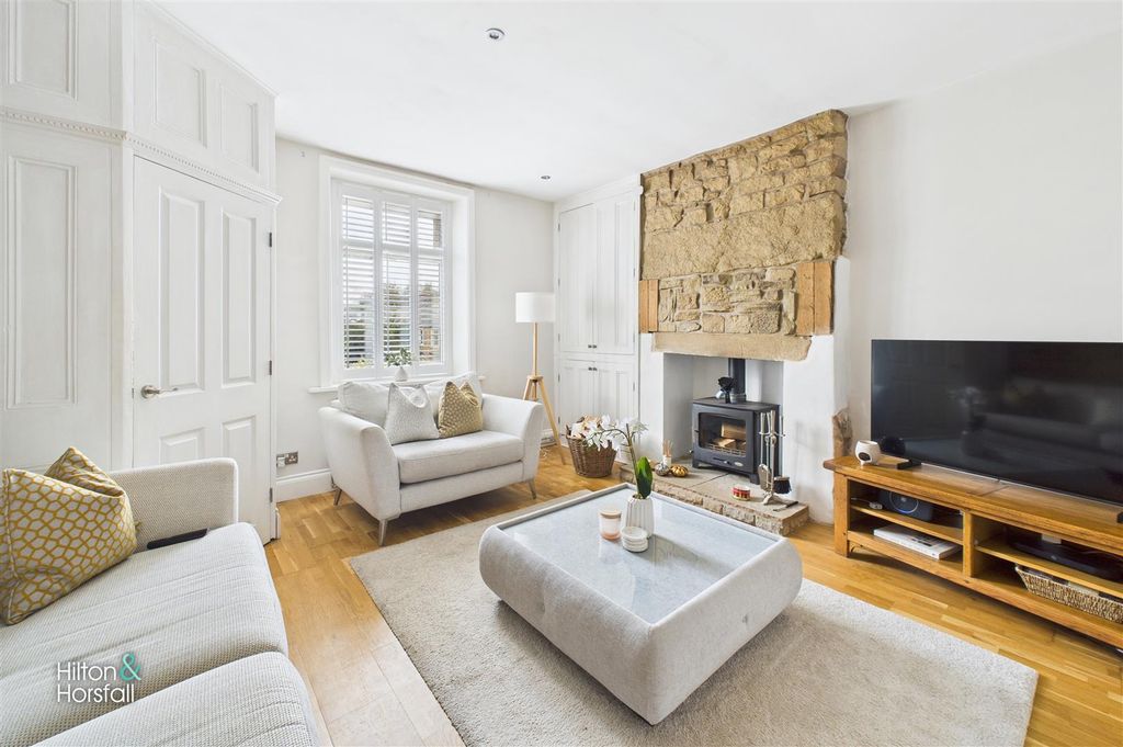 Property photo 2 of 11 Winewall Lane