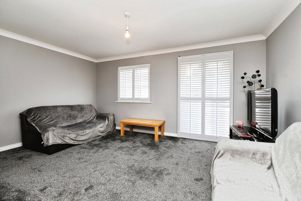 Property photo 3 of 14 Photo