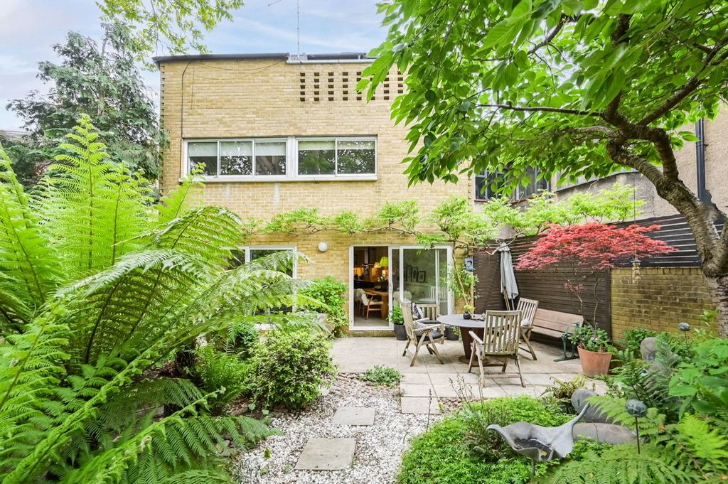 Property photo 2 of 42