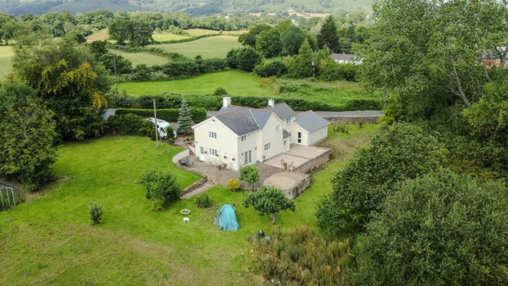Property photo 3 of 33