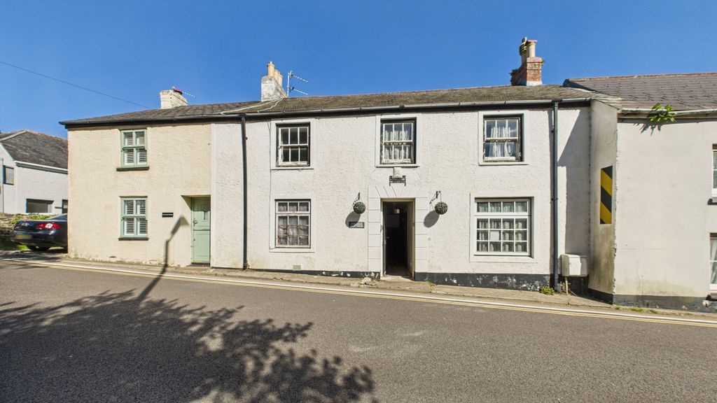 Property photo 1 of 17 4Â Bedroom Mid Terraced House For Sale