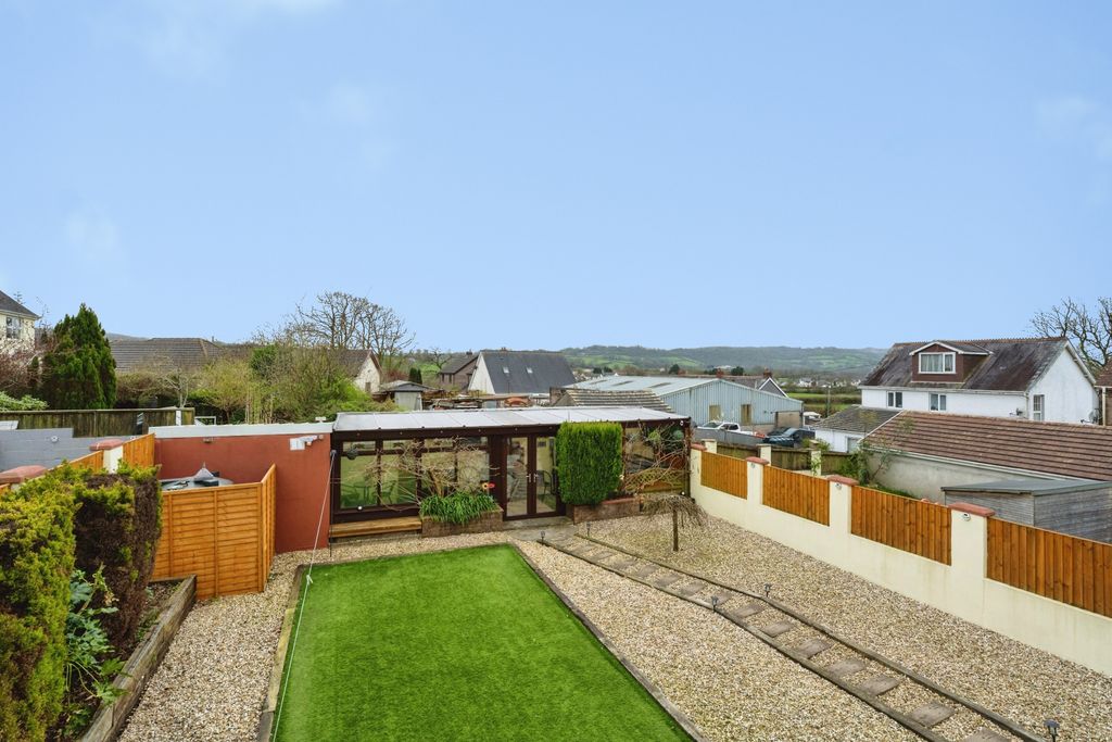 Property photo 3 of 18 Garden