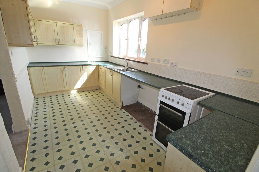 Property photo 3 of 14 Kitchen