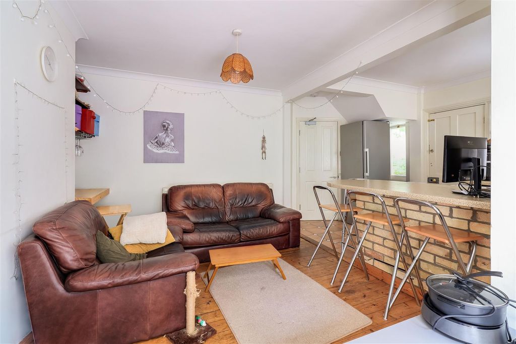Property photo 2 of 21