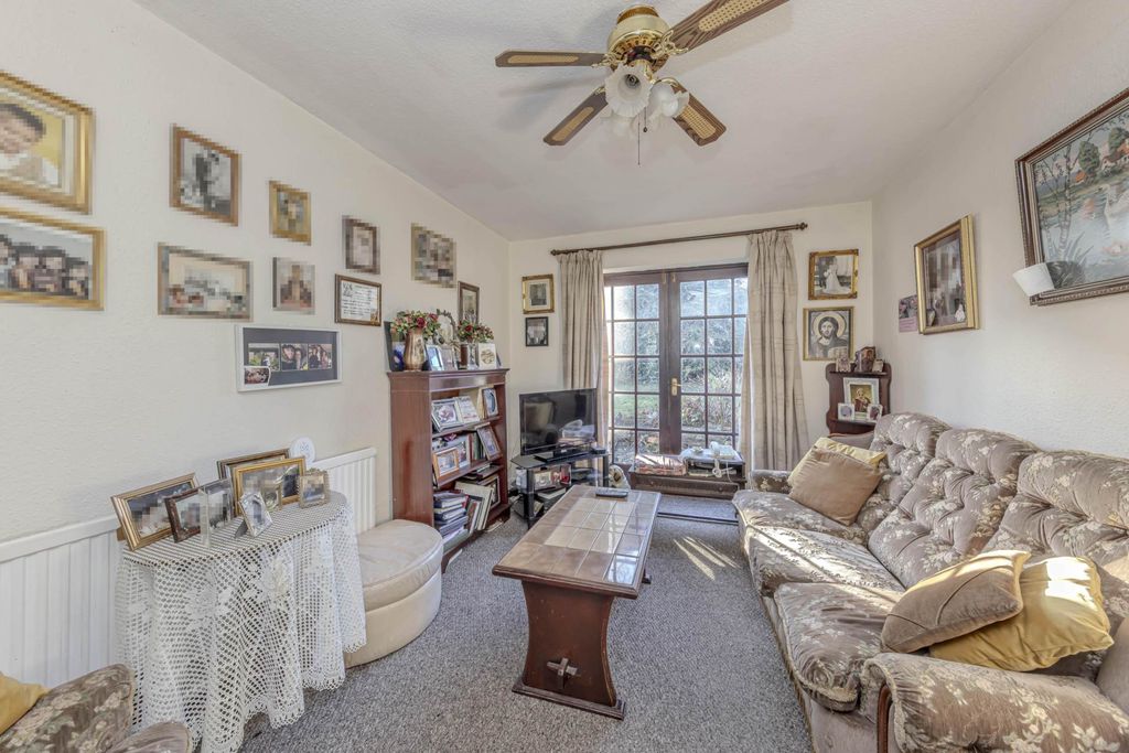 Property photo 3 of 37