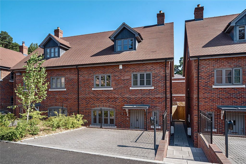 Property photo 2 of 16 Picture No. 24