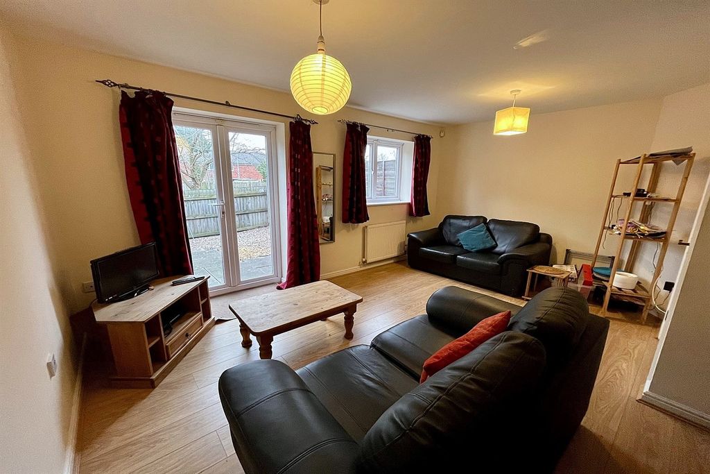 Property photo 3 of 18 Living Room