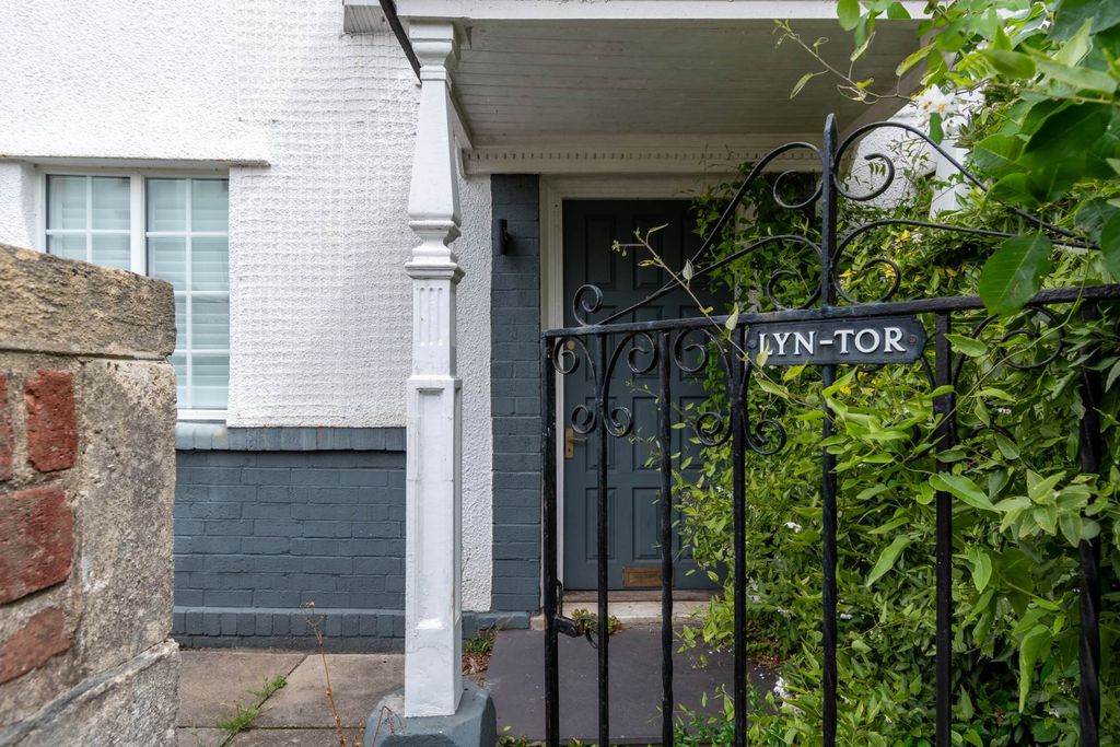 Property photo 2 of 22