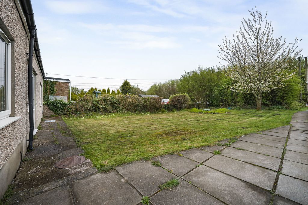 Property photo 2 of 28