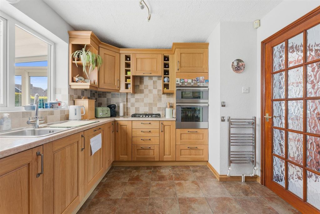 Property photo 3 of 36 Kitchen