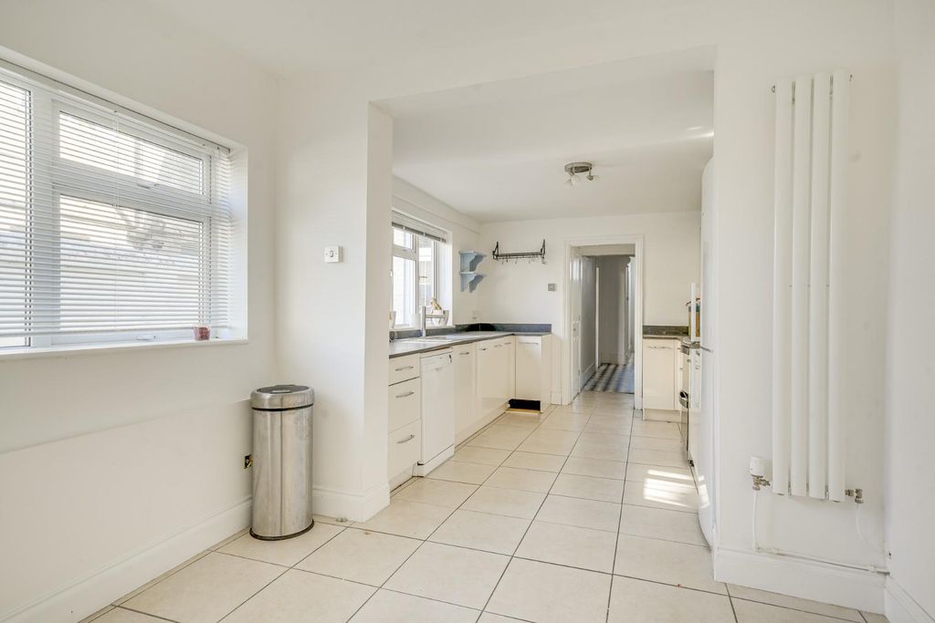 Property photo 3 of 27