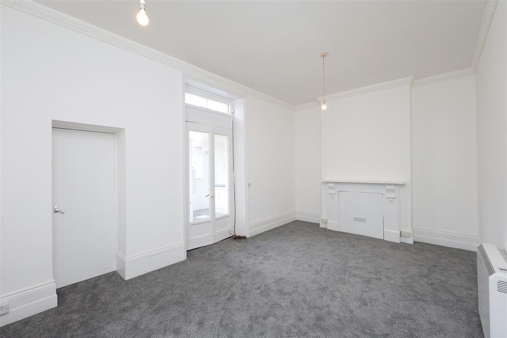 Property photo 2 of 8 Reception / Bedroom