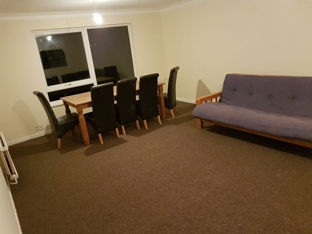 Property photo 3 of 6 Living Room