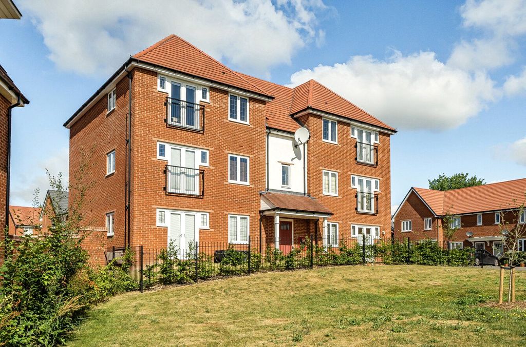 2 bed flat for saleWalton Heath, Binfield, Bracknell, Berkshire RG42