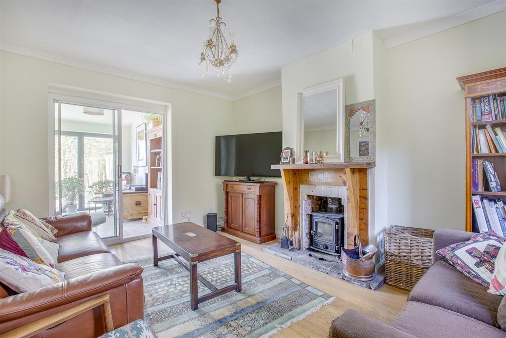 Property photo 3 of 18 11 Sibleys Rise, Hp16 9Qq-6.Jpg