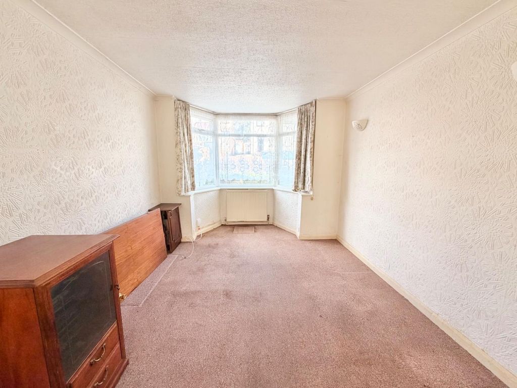 Property photo 2 of 11 Lounge