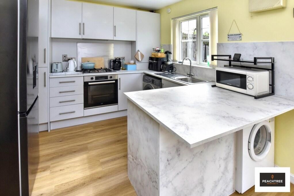 Property photo 3 of 24 Kitchen