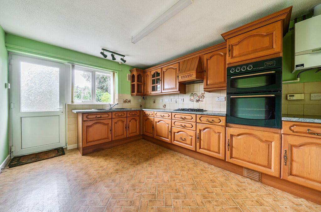 Property photo 2 of 16 Kitchen