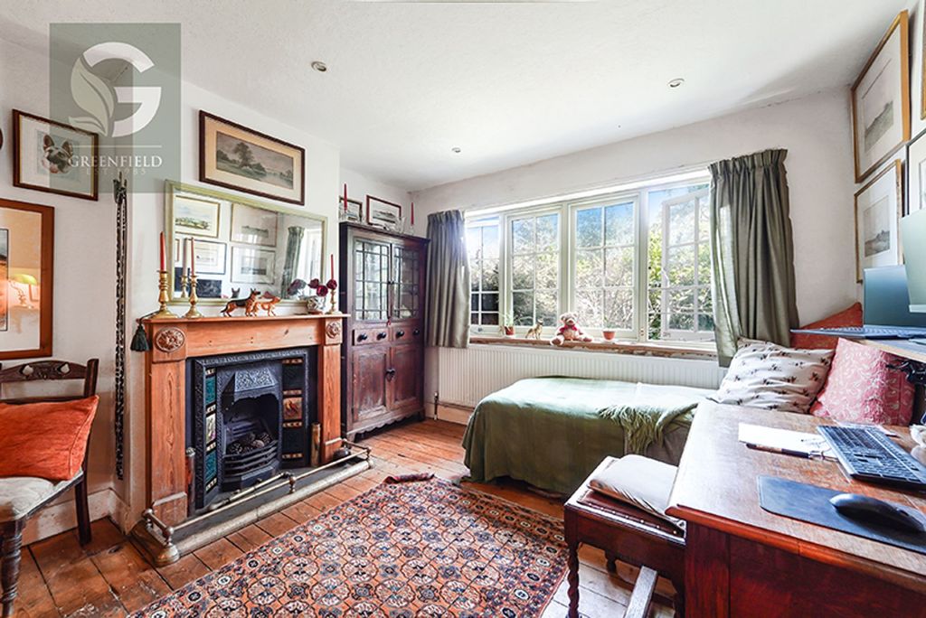Property photo 2 of 16 Meadowview Road, West Ewell, Epsom, Surrey, Kt19 9Ts