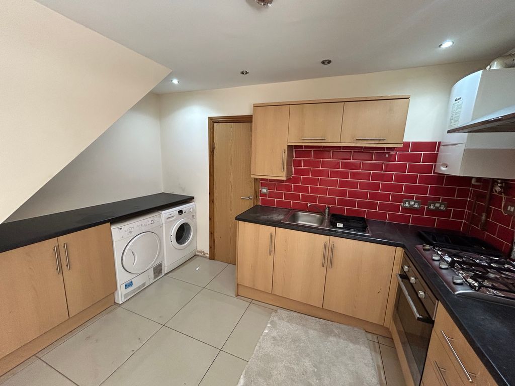 Property photo 1 of 6 Kitchen