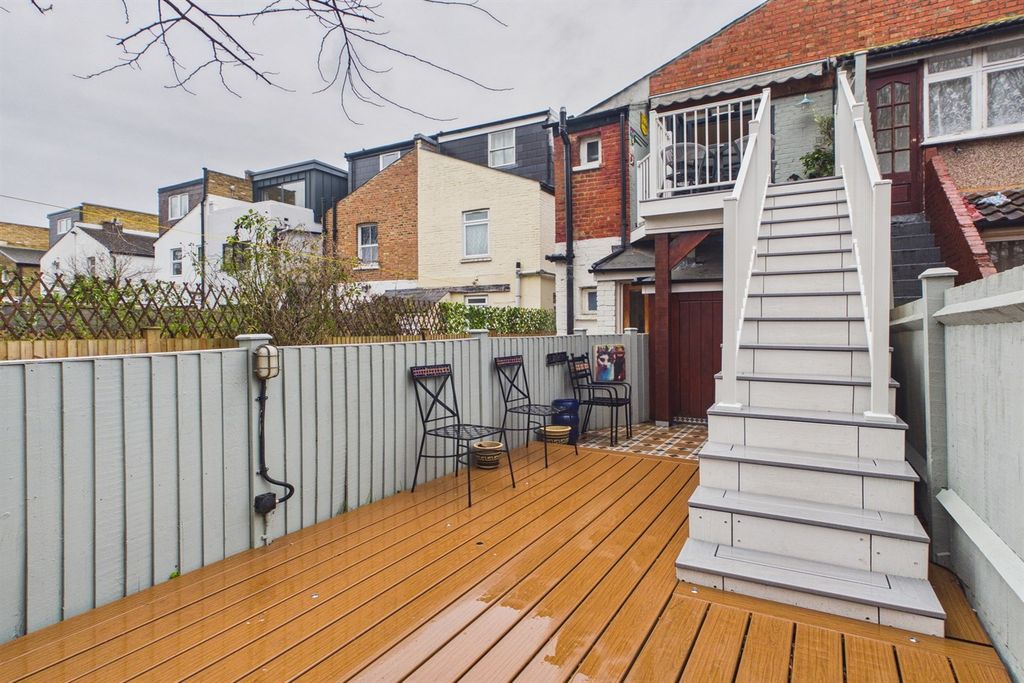 Property photo 3 of 26 Garden