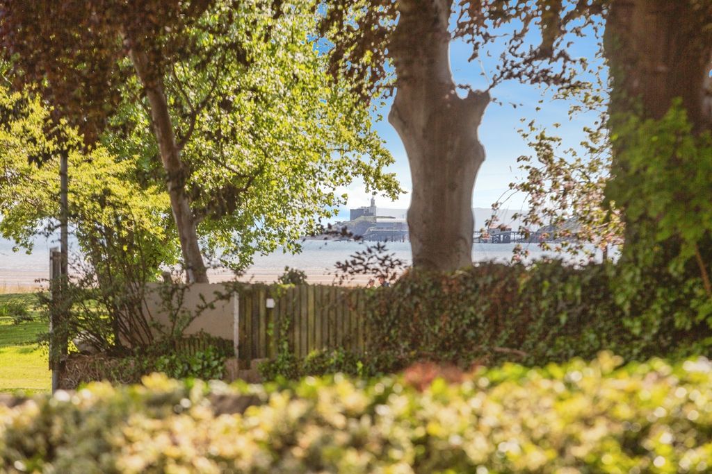 Property photo 2 of 20 Photo