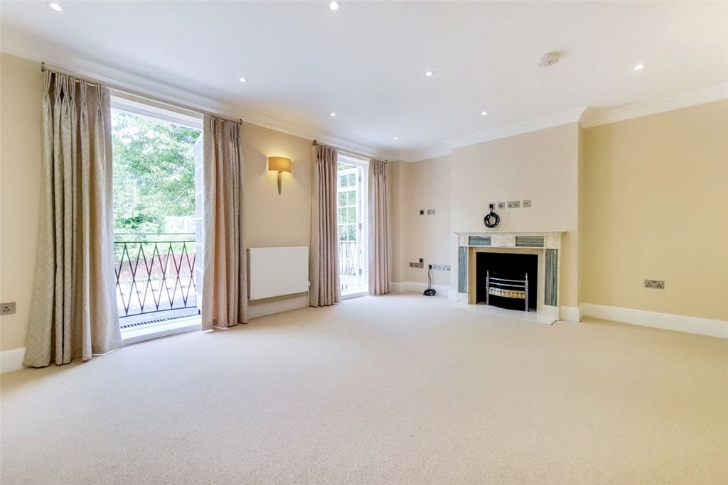 Property photo 2 of 19 Picture No. 16