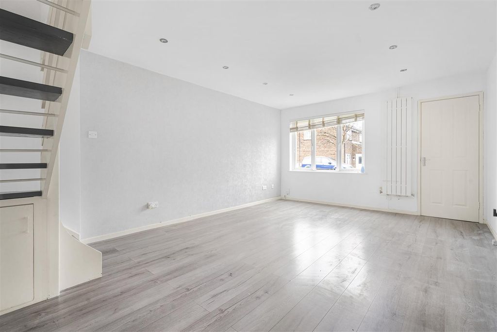 Property photo 3 of 11 9_72387.Jpg