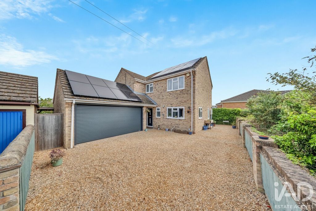 Property photo 2 of 38